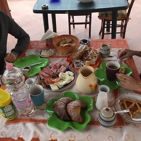לינה וארוחת בוקר La Bianca Scogliera 3*