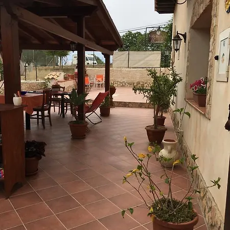 Nocleg ze śniadaniem La Bianca Scogliera 2*